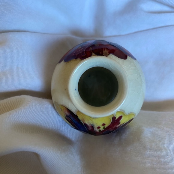Moorcraft England Miniature Round Pottery Vase Hibiscus - Picture 3 of 5